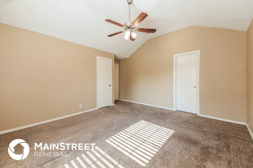 Building Photo - 2313 Crestview Ln