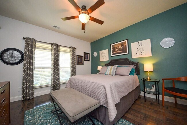 Building Photo - 3 Bedroom Beautiful Cleveland Home!