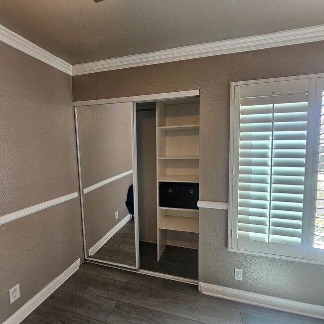 Building Photo - Roommate Wanted – One Bedroom Available | 10x11 | 3BR/2BA Condo in Vista ~ $1,300/month