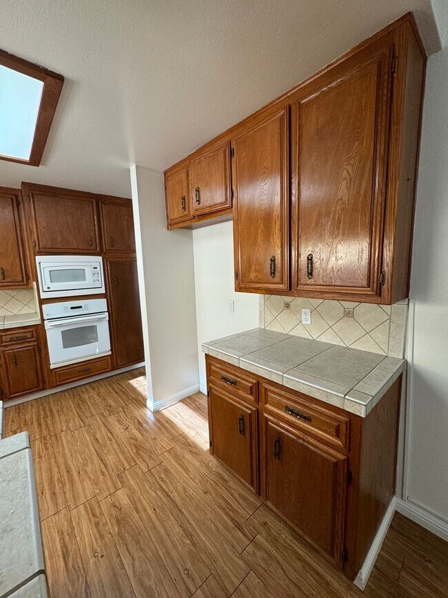 Building Photo - Condo in Southwest Bakersfield