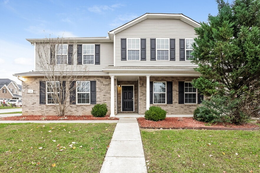 Primary Photo - 726 Elderberry Way