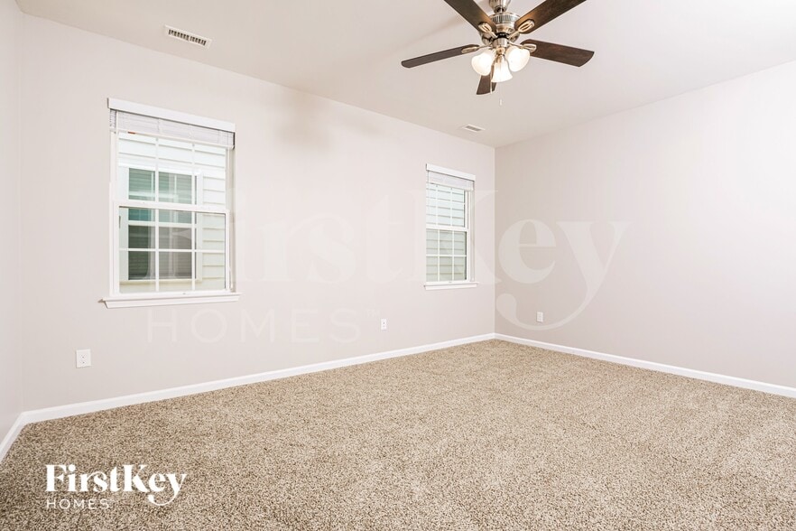 Building Photo - 444 Haywood Glen Dr