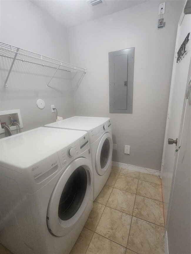 Building Photo - 4915 Tradewinds Ter