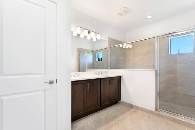 Building Photo - 552 Sanderling Cir