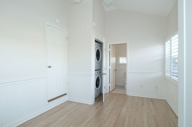 Building Photo - 3845 Sunset Ln