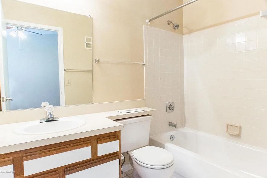 Building Photo - 7667 N Wickham Rd