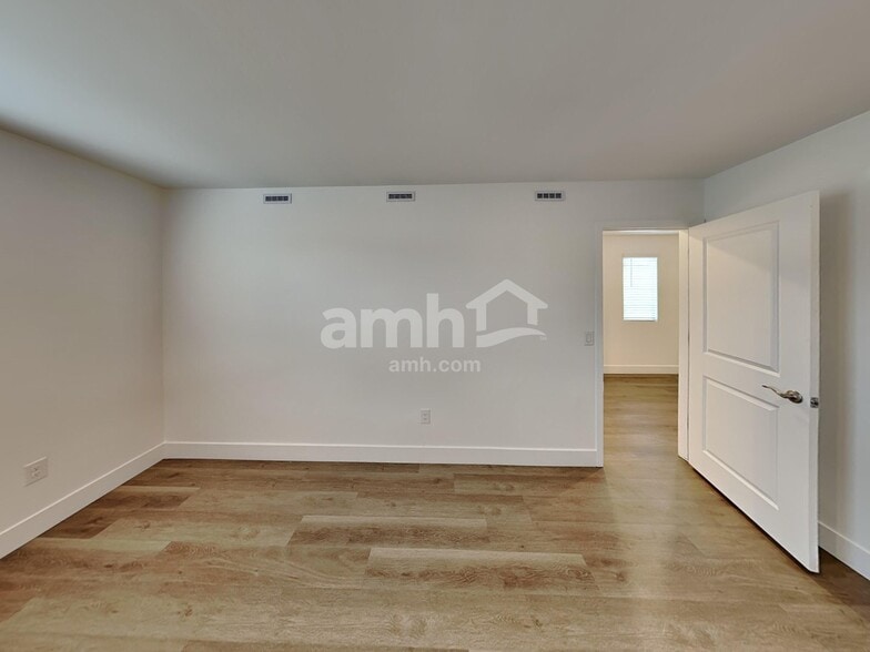 Building Photo - 9647 Harkes Dr