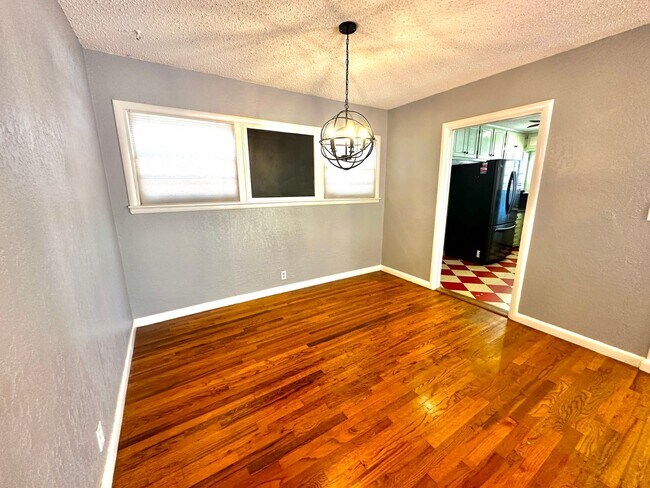 Building Photo - WELL MAINTAINED