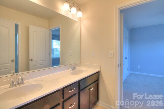 Building Photo - 4008 Silverwood Dr