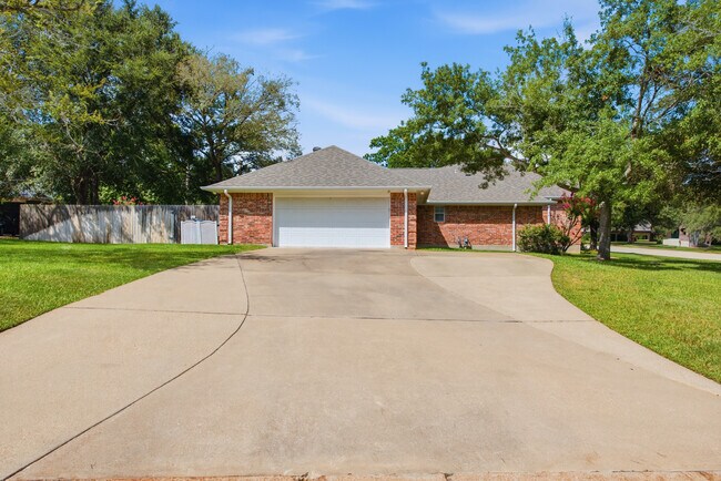 Building Photo - 905 Winged Foot Dr