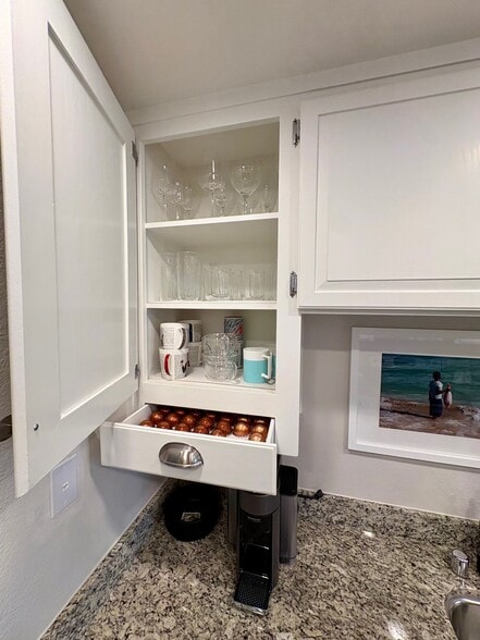 Building Photo - 820 Sea Spray Ln