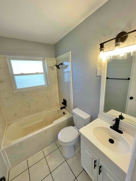 Building Photo - 516 Hayes St