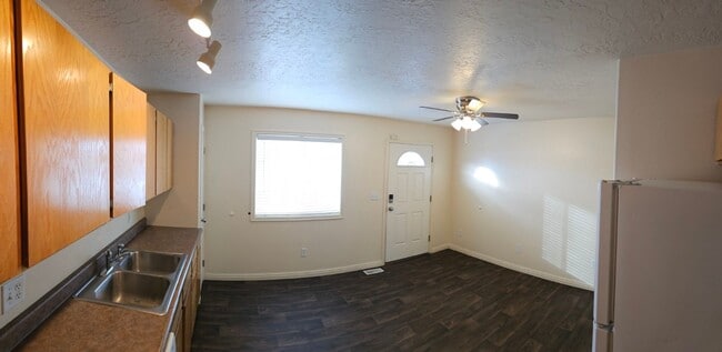 Building Photo - 629 Countryside Ave