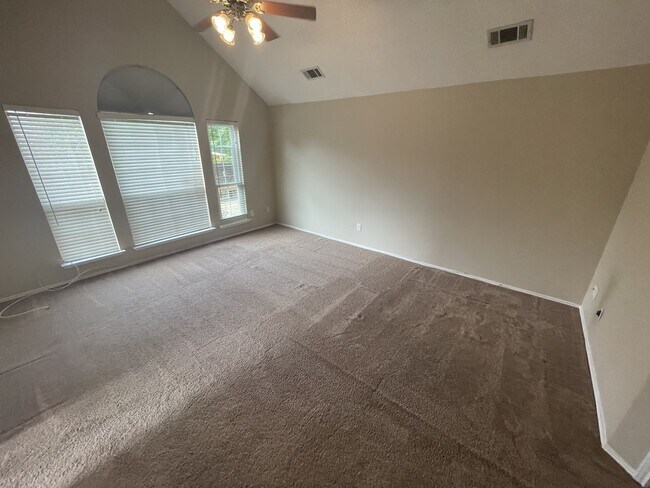 Building Photo - 6720 Tabor Dr