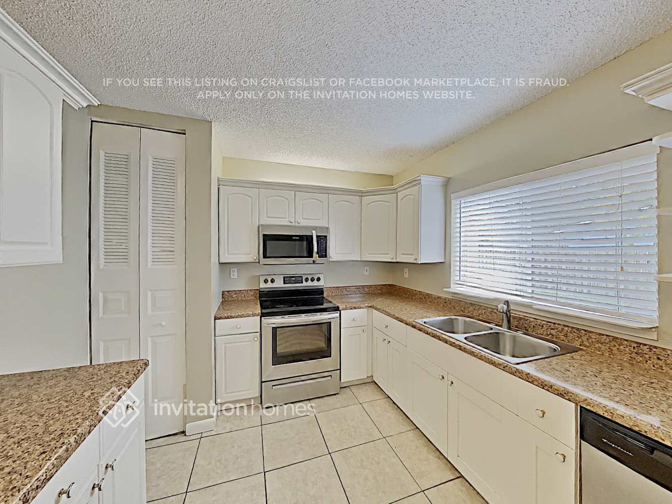 Building Photo - 10940 NW 21st St