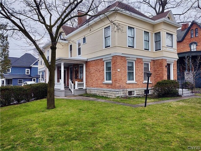 Primary Photo - 109-111 North St