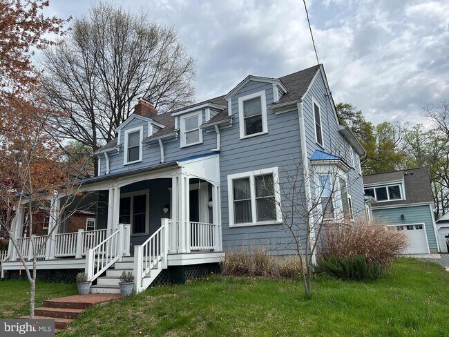 Building Photo - 2237 N Wakefield St