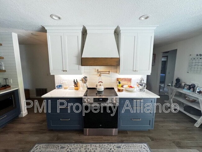 Building Photo - 4044 Tenita Dr