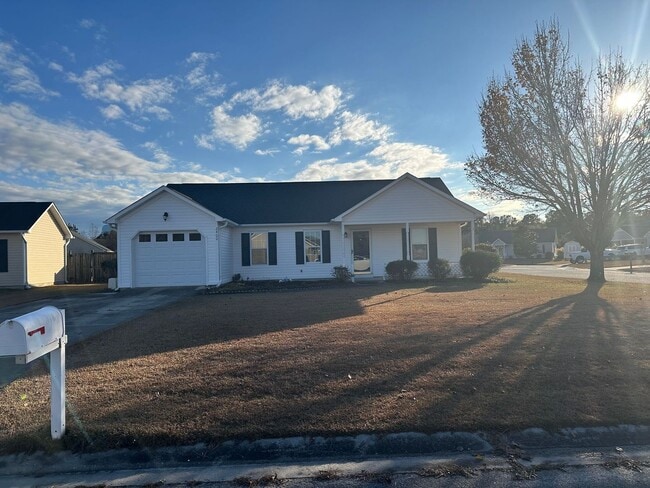 Building Photo - Desirable 3 Bedroom Home
