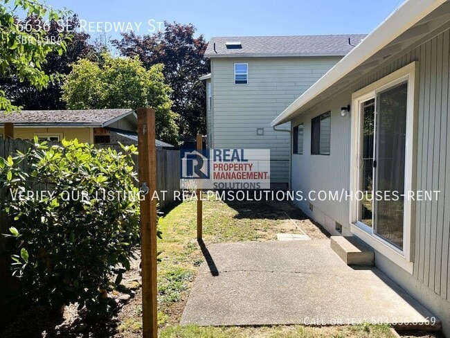 Building Photo - 6636 SE Reedway St