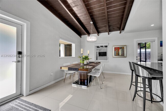 Building Photo - 6843 SW 53rd St