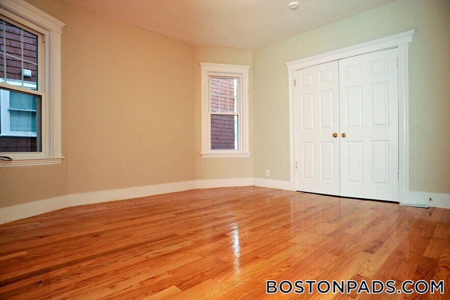 Building Photo - 29 Ridgewood St