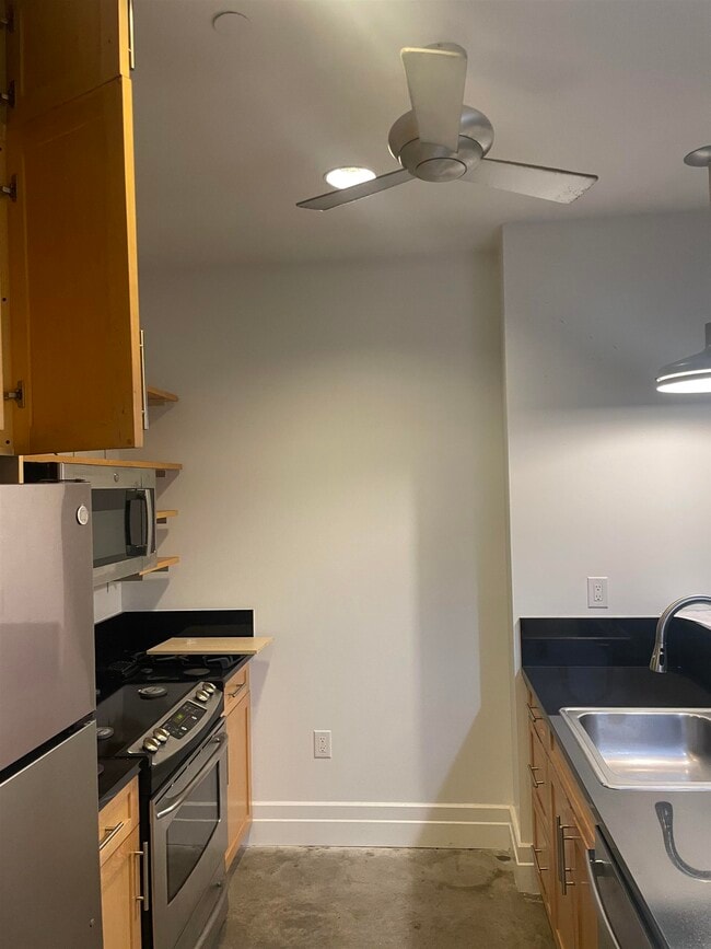 Building Photo - 150 Bay St