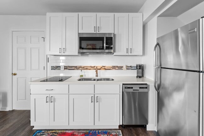 Building Photo - Grand View 115