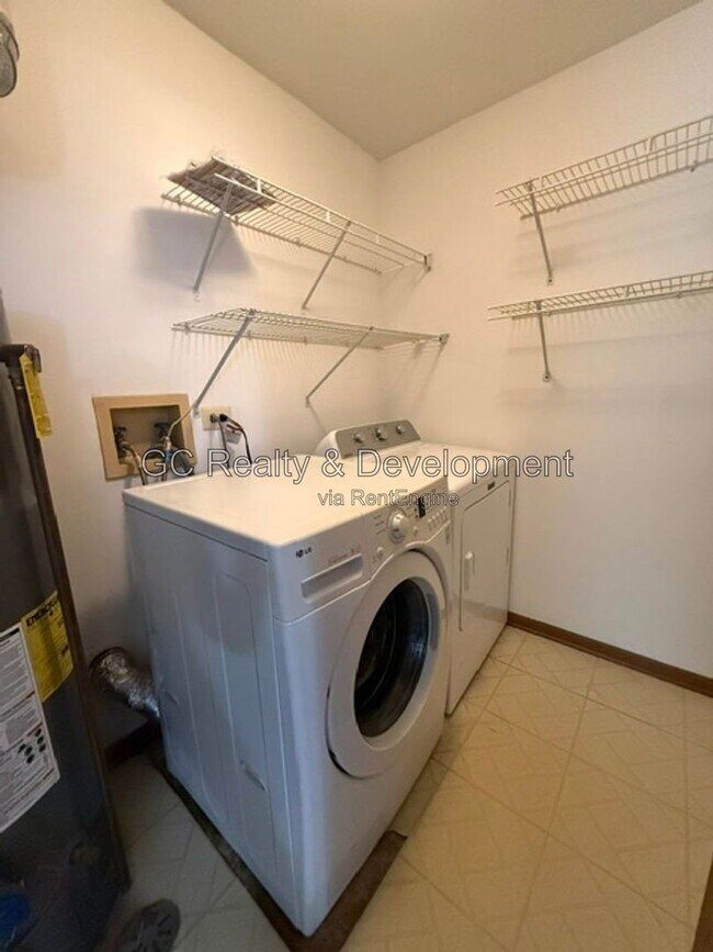 Building Photo - 2856 Heatherwood Dr