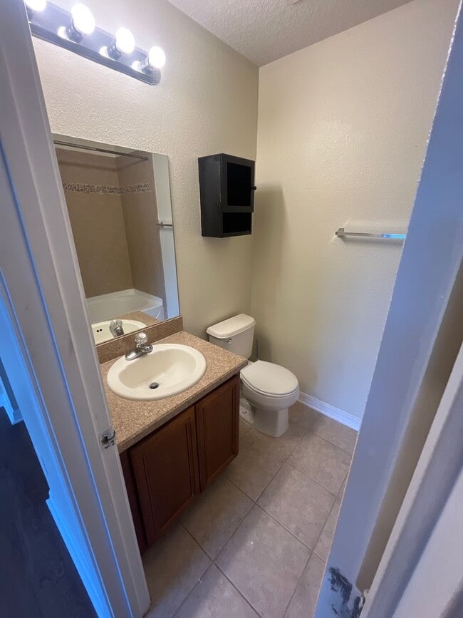 Building Photo - Stylish 2-Bed Modern Home at an Unbeatable Price – Ready for You!