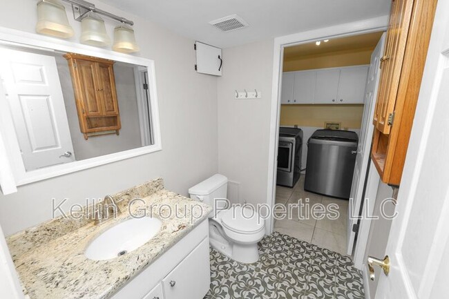 Building Photo - 9934 Peninsular Dr