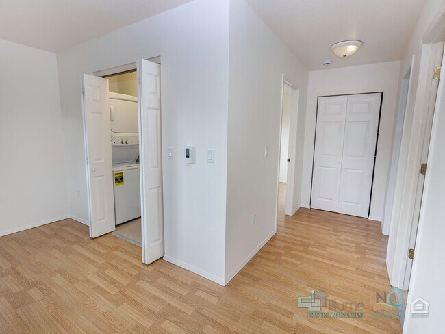 Building Photo - 849 1st Ave