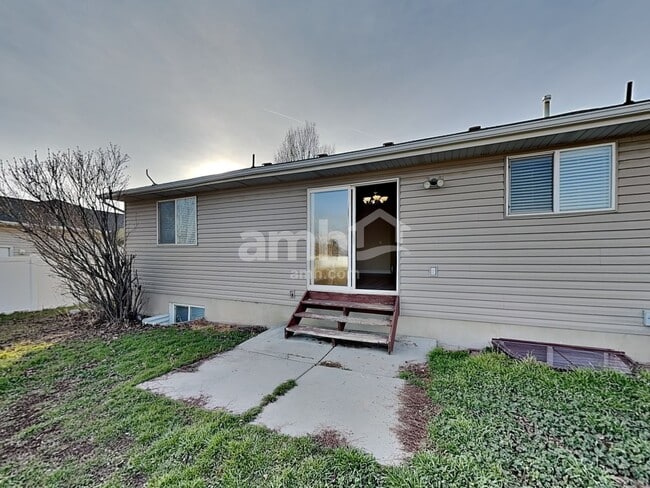 Building Photo - 96 N 1660 W