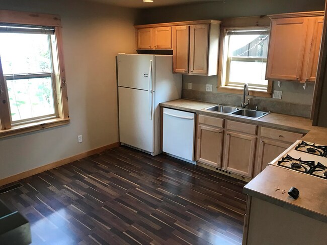 Building Photo - 312 NE 4th St