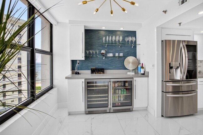 Building Photo - 3115 S Ocean Blvd