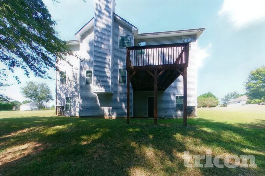 Building Photo - 523 Andrews Dr