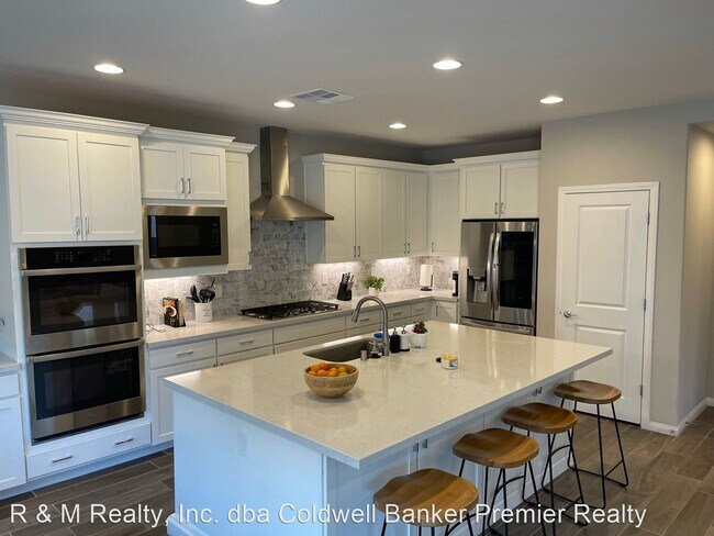 Building Photo - 12483 Point Sierra St