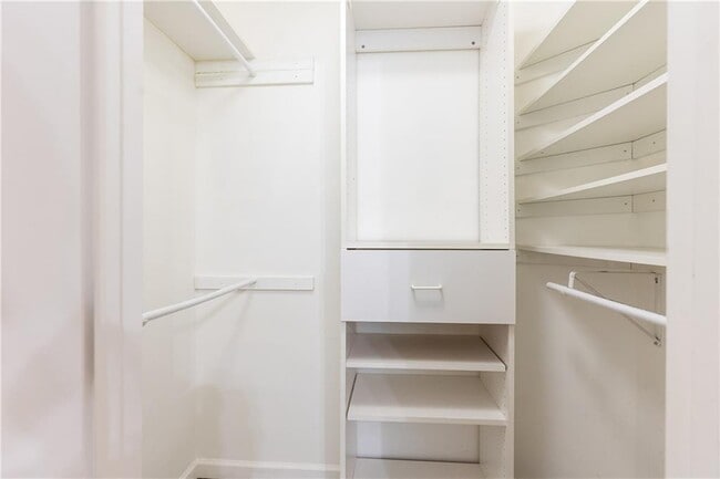 Building Photo - 2014 River Heights Walk SE