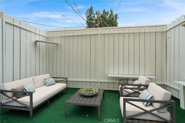 Building Photo - 22855 Vanowen St