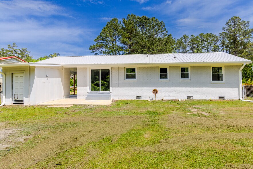 Building Photo - 1142 Riverside Cir