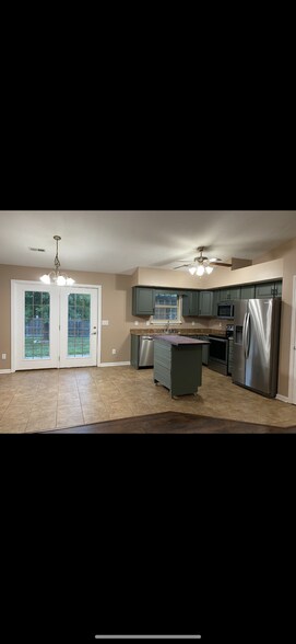 Building Photo - 2214 Morning Glory Dr