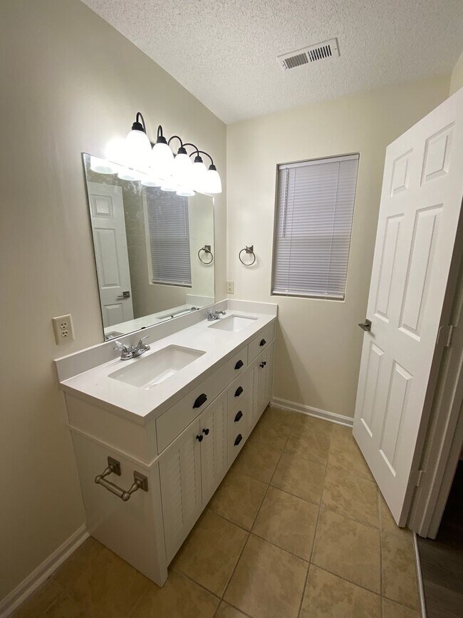 Building Photo - 5140 Greenville Loop Rd