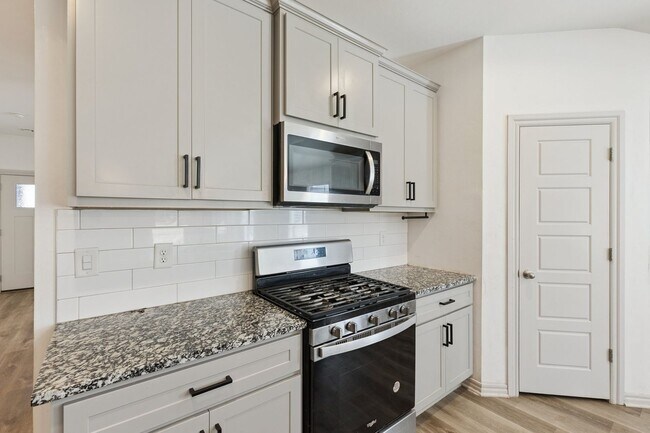 Building Photo - Stunning 4-Bed Home in Deer Creek Schools with Open Floorplan & Community Amenities