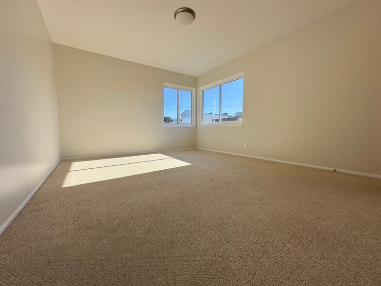 Building Photo - 2598 24th Ave