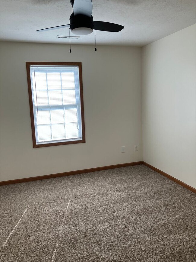 Building Photo - 1011 Laurel Tree Ct