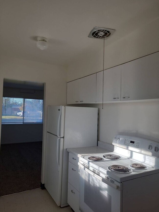 Building Photo - 937-939 Lowry St