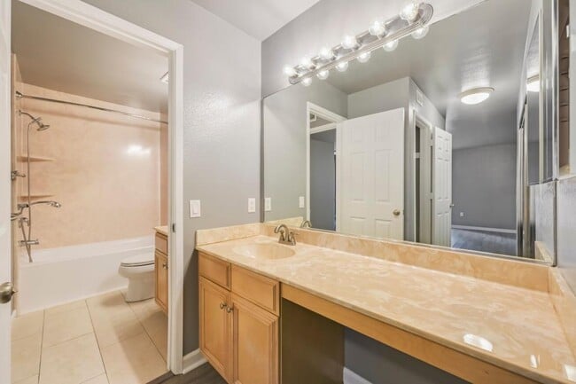 Building Photo - 2536 White Oak Pl