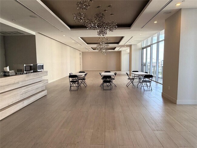 Building Photo - 488 NE 18th St