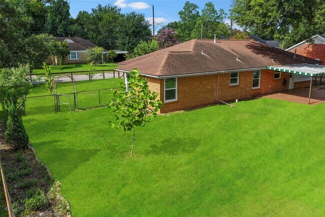 Building Photo - 617 Graceland St
