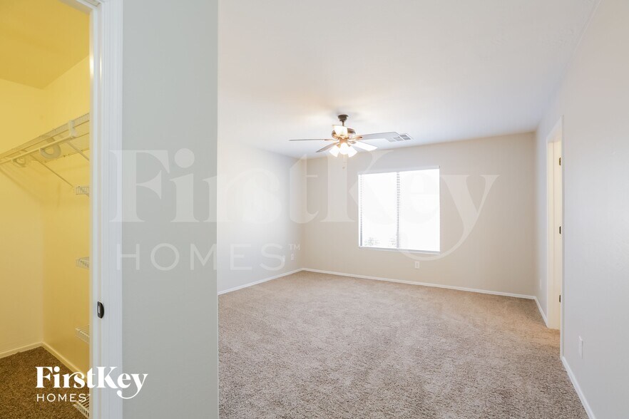 Building Photo - 1820 S 106th Ln